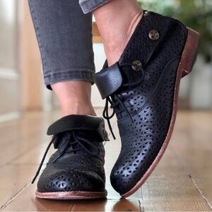 PATRICIA NASH Sabrina Perforated Ankle Booties 8.5